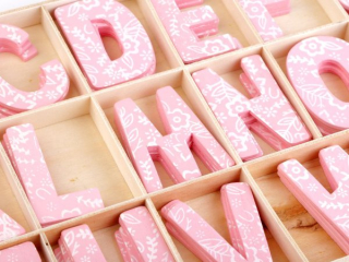 Písmenka RŮŽOVÁ VELKÁ (scrapbooking, decoupage)